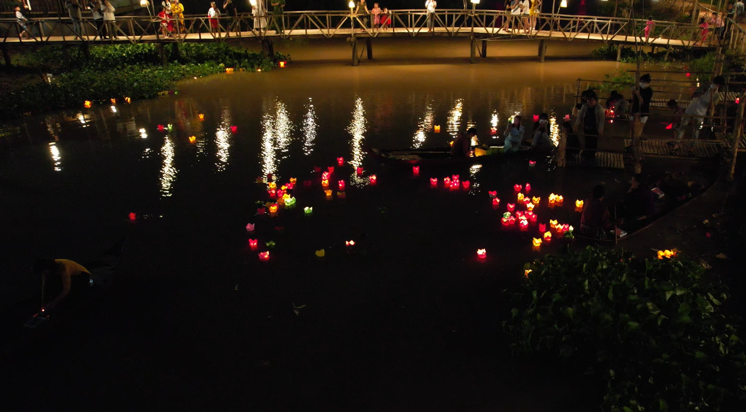 Thả đèn hoa đăng